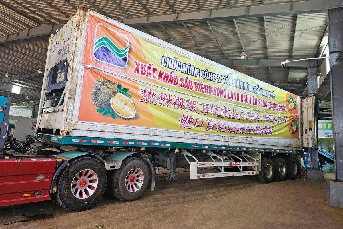 24 tấn sầu riêng đông lạnh của Công ty Cổ phần nông sản Nam Đô được vận chuyển ra Bắc sáng 24/3.