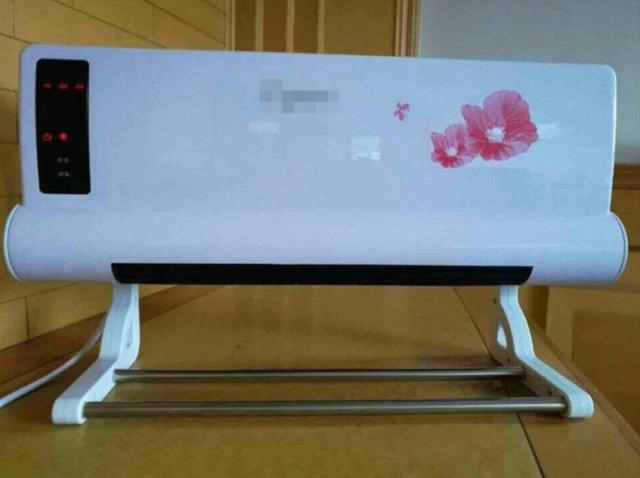 Điều hòa mini, quạt điều hòa xách tay bán tràn lan: Chất lượng thật hay 'phí tiền'?- Ảnh 3. Điều hòa mini, quạt điều hòa xách tay bán tràn lan: Chất lượng thật hay 'phí tiền'?- Ảnh 3.